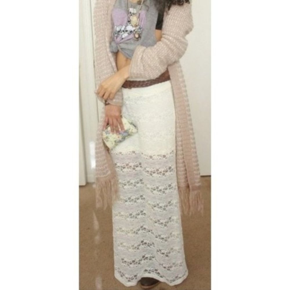 💎✨ Lace Maxi Skirt - Picture 2 of 4